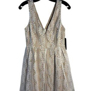 Lulus White & Beige Lace V-Neck Sleeveless Dress